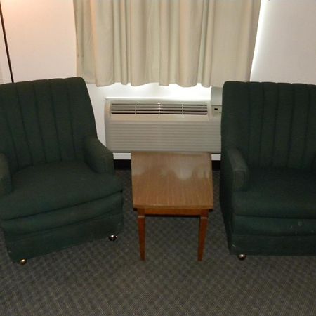 Guest Inn Rogers Room photo