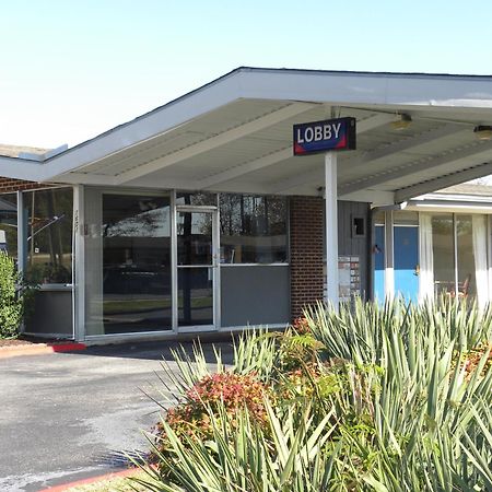 Guest Inn Rogers Exterior photo