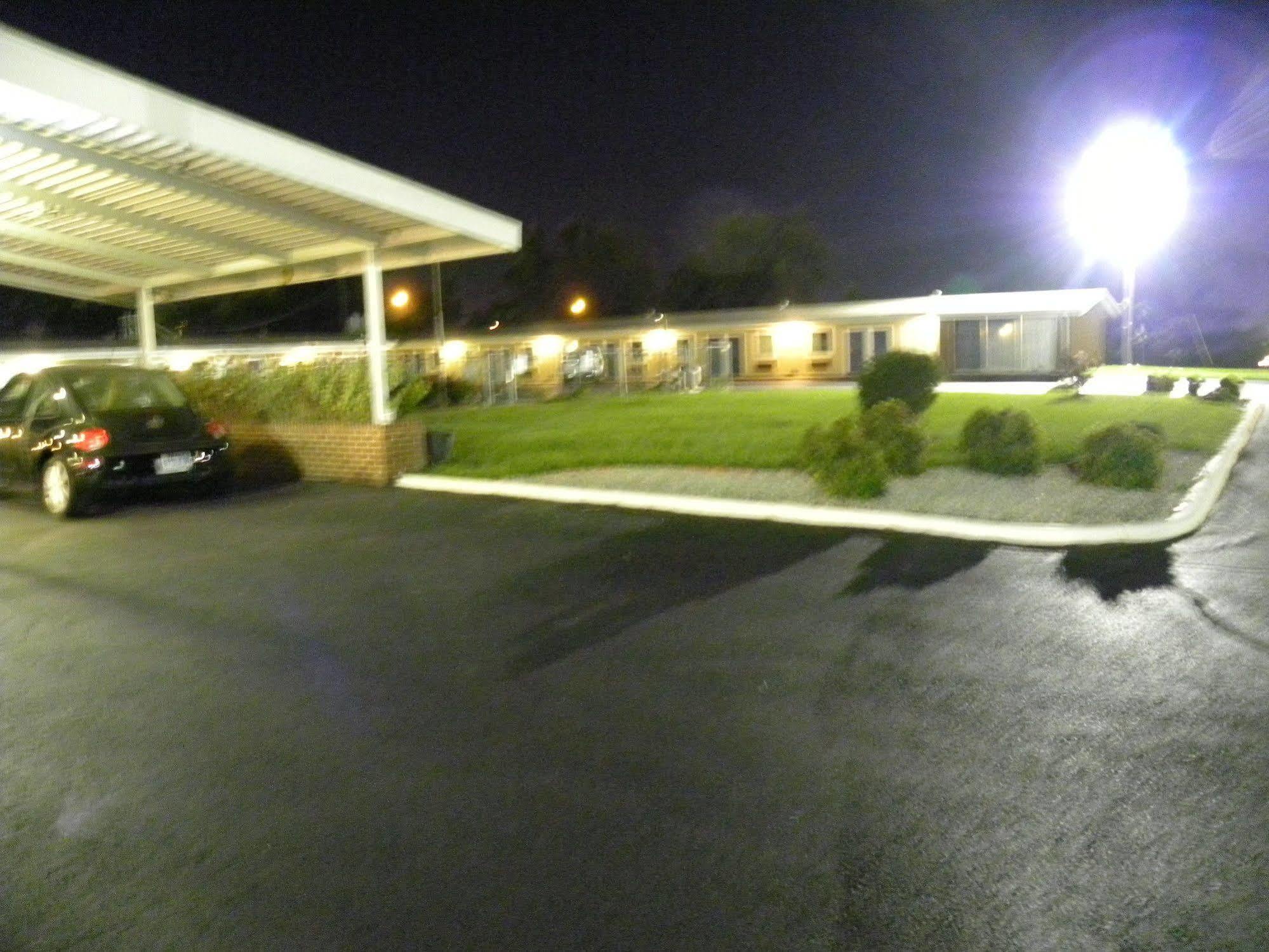 Guest Inn Rogers Exterior photo