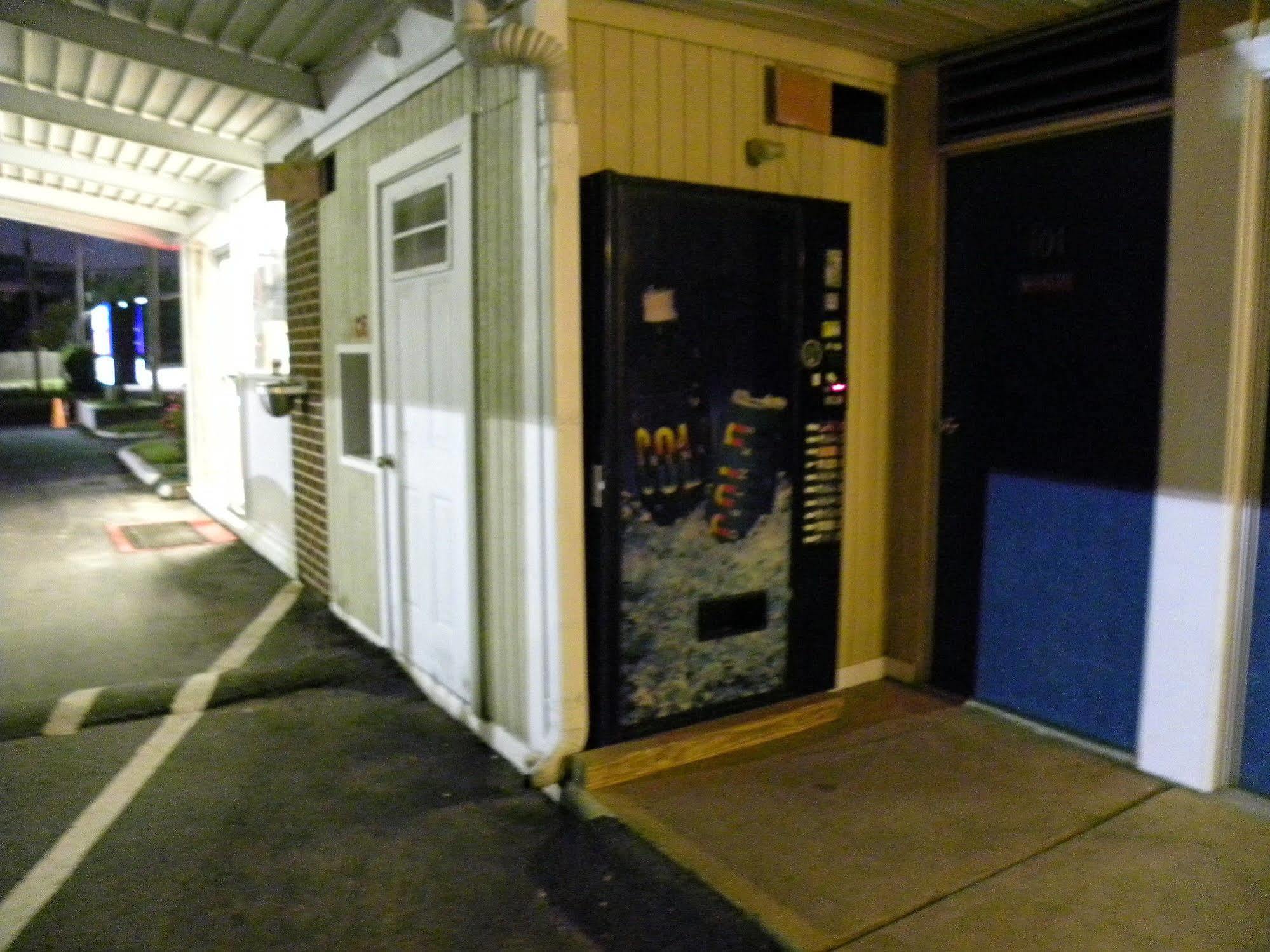 Guest Inn Rogers Exterior photo